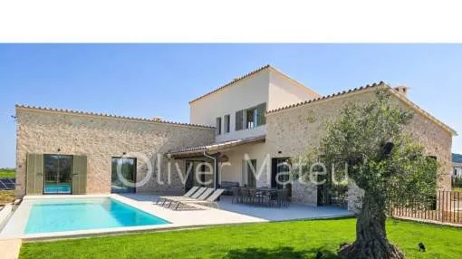 EINFAMILIENHAUS MIT POOL, GARTEN UND GARAGE