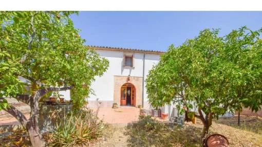 MALLORKINISCHES HAUS AUF ZWEI EBENEN MIT GARAGE, TERRASSE AUF EINEM 1075 M2 GRUNDSTÜCK IN ESTABLIMENTS