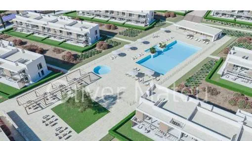 LETZTE EINHEITEN, WOHNUNGEN MIT ZWEI SCHLAFZIMMERN, PRIVATGARTEN, GARAGE UND ABSTELLRAUM. GEMEINSCHAFTS-SCHWIMMBAD