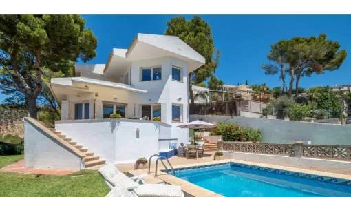 VILLA ZU VERKAUFEN MIT MEERBLICK