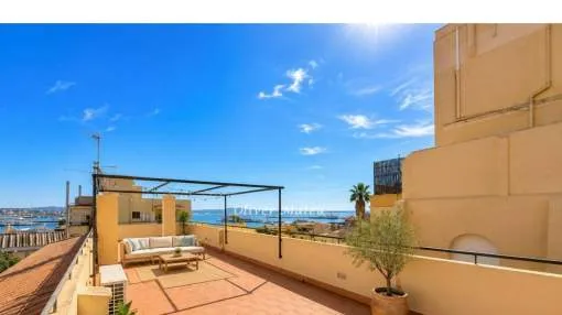 EXKLUSIVES DACHGESCHOSS MIT TERRASSE UND PRIVATEM SOLARIUM - PANORAMABLICK AUF DAS MEER
