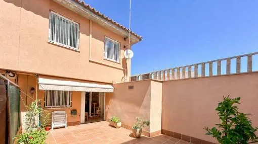 REIHENHAUS MIT TERRASSE UND GARAGE