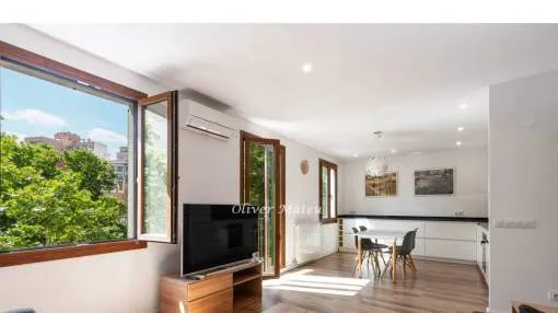 RENOVIERTE DACHWOHNUNG MIT PRIVATER TERRASSE IM HERZEN VON PALMA