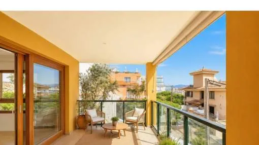 EXKLUSIVES DACHGESCHOSS MIT TERRASSE UND PRIVATEM SOLARIUM - PANORAMABLICK AUF DAS MEER
