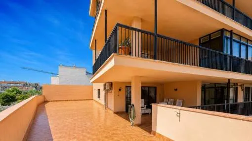 Elegante Wohnung mit großer Terrasse, Pool und Aufzug in Rafal Vell, Palma