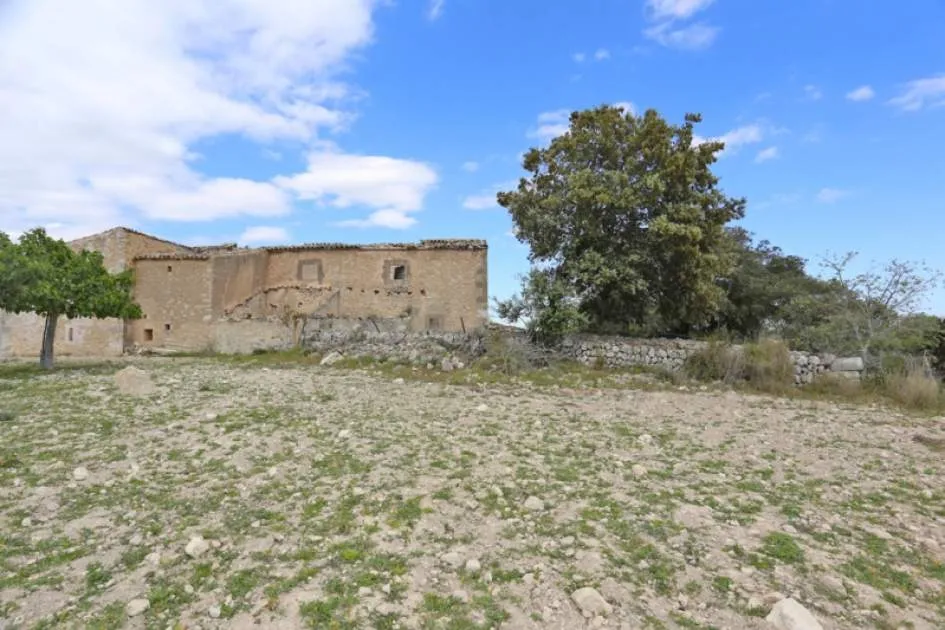 Grundstück mit antiker Struktur in Algaida
