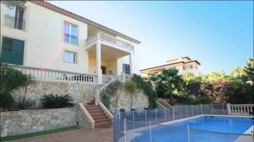 Luxuriöse Villa mit Panoramablick und Gästehaus in Bendinat