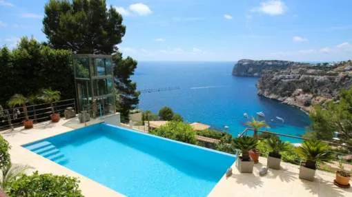 Elegante Luxusvilla mit atemberaubenden Meerblick in Cala Llamp