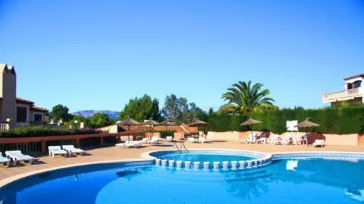 Renoviertes Duplex mit Pool und Blick auf die Berge in Santa Ponsa