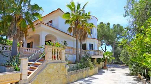 Mediterrane Villa mit teil Meerblick in Santa Ponsa
