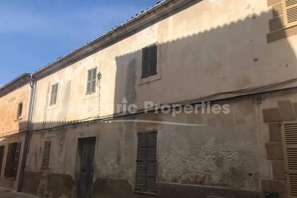 Investitionsprojekt Dorfhaus zu renovieren kaufen in Muro, Mallorca