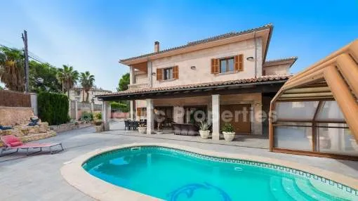Villa im Ortskern mit großer Terrasse und Pool kaufen in Can Picafort, Mallorca
