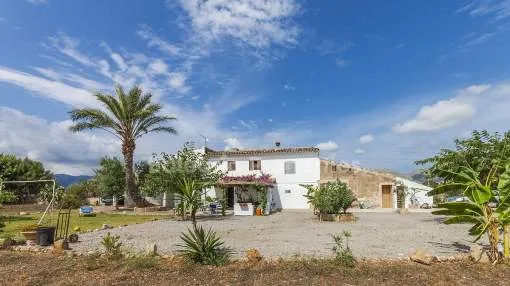 Rustikale Finca mit großzügigem Grundstück zu verkaufen in der Nähe von Pollensa, Mallorca