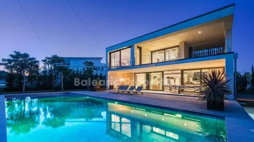 Exklusive hochmoderne Villa in Strandnähe in Puerto Pollensa, Mallorca, zu verkaufen