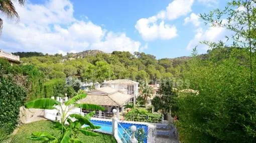Geräumige Villa mit herrlichem Garten kaufen in Alcanada, Mallorca