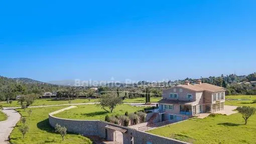 Elegantes Herrenhaus mit großem Grundstück zum Verkauf nur wenige Minuten von Palma, Mallorca