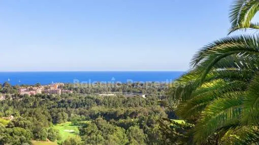 Dreistöckiges Anwesen mit Meerblick kaufen in Bendinat Golf, Mallorca