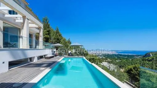 Luxuriöse Villa kaufen mit zwei Pools und Meerblick in exklusivem Son Vida, Palma, Mallorca