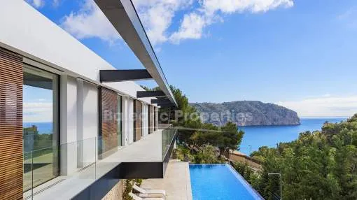 Luxusvilla mit Pool und Meeresblick kaufen in Camp de Mar, Mallorca