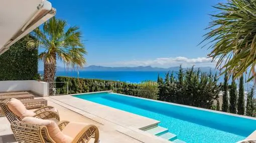Unglaubliche Villa mit Meerblick und Pool zu verkaufen in Alcudia, Mallorca