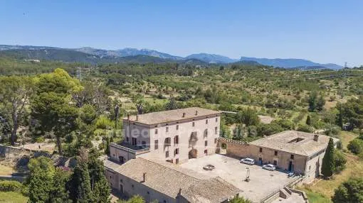 Weitläufiges Anwesen mit historischem Herrenhaus kaufen in Establiments, Mallorca