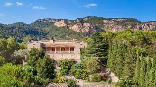 Prächtiges Landgut auf einem großen Grundstück kaufen in Puigpunyent, Mallorca