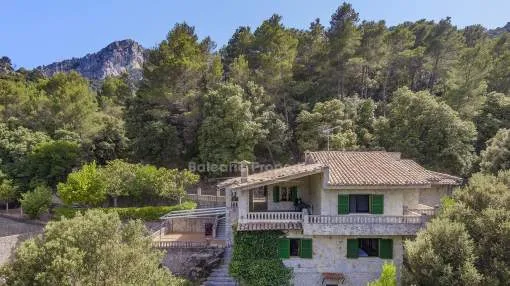 Beeindruckende Villa mit Blick auf die Serra de Tramuntana kaufen in Lluc, Mallorca