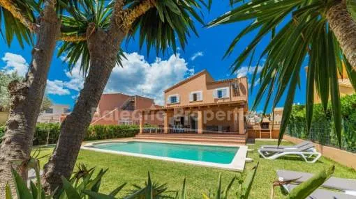 Villa in Meeresnähe mit Lizenz zur Ferienvermietung kaufen in Alcudia, Mallorca