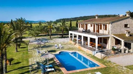Attraktive Landvilla mit Mietlizenz und Pool kaufen in Sineu, Mallorca