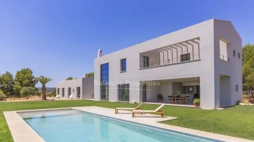 Makellose neue Villa mit Bergblick zu verkaufen in Santa Maria, Mallorca