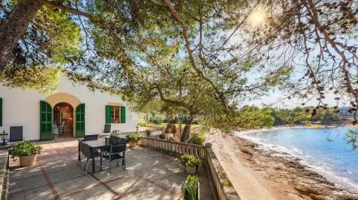 Unglaubliche Villa in erster Linie mit Feriengenehmigung kaufen in Alcudia, Mallorca