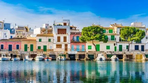 Schönes historisches Stadthaus am Meer in Porto Colom, Mallorca zu verkaufen