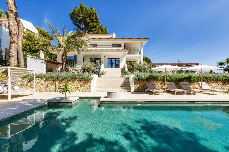 Spektakuläre Villa in Hanglage mit Meerblick zu verkaufen in Cas Català, Mallorca