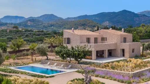 Neue Luxus-Finca mit Fernblick auf die Bucht von Alcudia kaufen in Selva, Mallorca