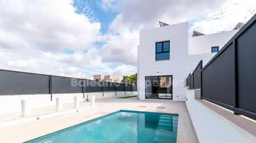 Moderne Doppelhaushälfte mit Pool zu verkaufen in Puig de Ros, Mallorca