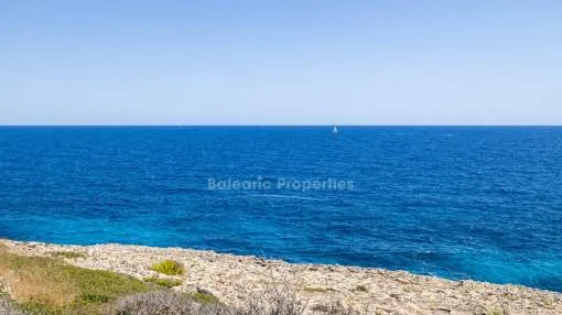 Wunderschönes Grundstück in erster Reihe mit Baugenehmigung kaufen in Cala Murada, Mallorca