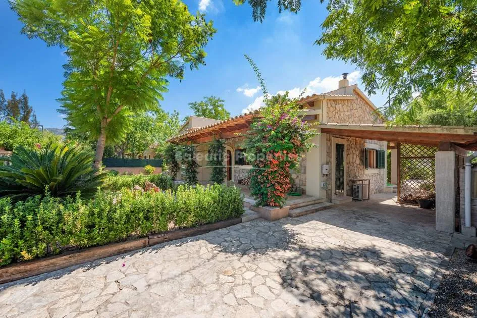 Familienvilla mit attraktiver Steinfassade und Pool kaufen in der Nähe von Pollensa, Mallorca