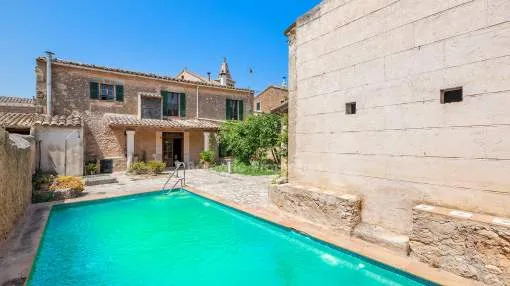 Traditionelles Dorfhaus mit Pool kaufen im Zentrum von Biniali, Mallorca