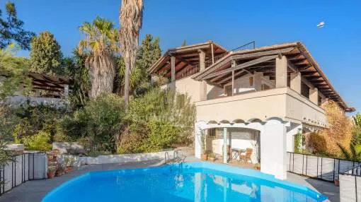 Große vielseitige Villa mit Pool kaufen am Ortsrand von Búger, Mallorca