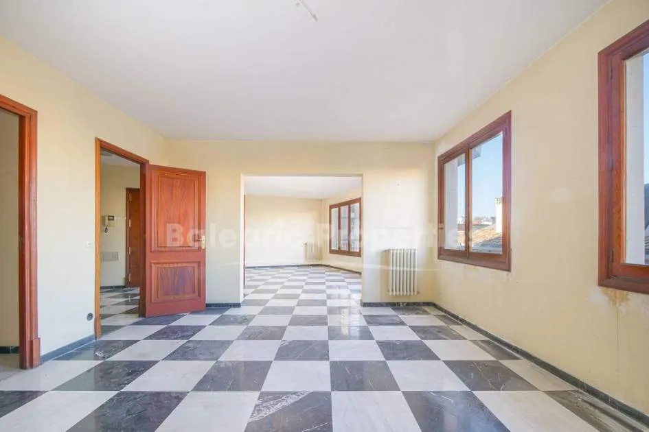 Geräumige Wohnung mit Terrasse und Aufzug in der Altstadt von Palma de Mallorca zu verkaufen