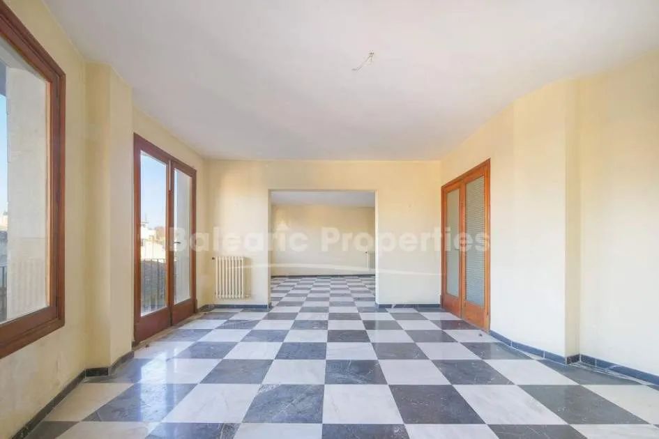 Geräumige Wohnung mit Terrasse und Aufzug in der Altstadt von Palma de Mallorca zu verkaufen