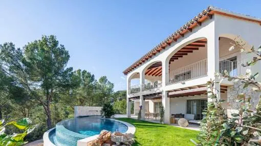 Renovierte traditionelle Villa mit spektakulärem Meerblick zum Verkauf in Son Vida, Mallorca