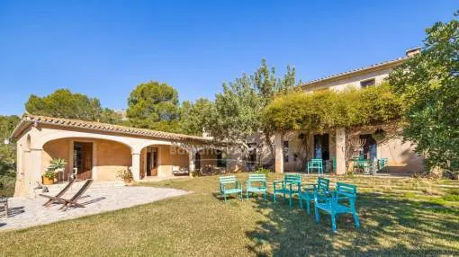 Finca in Hanglage auf großem Grundstück mit Gästehaus zu verkaufen in Andratx, Mallorca