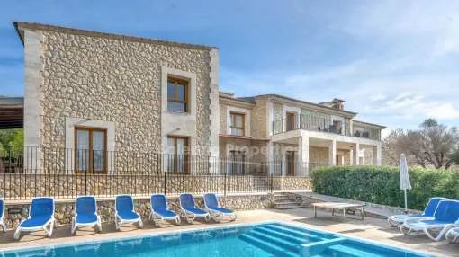 Attraktive Villa mit Meerblick und Vermietungslizenz kaufen in Alcudia, Mallorca