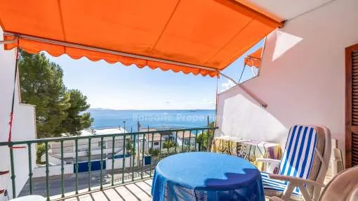 Dreistöckige Wohnung mit unglaublichem Meerblick kaufen in Alcudia, Mallorca
