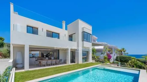 Neu gebaute Luxusvilla kaufen in Alcanada, Alcudia, Mallorca