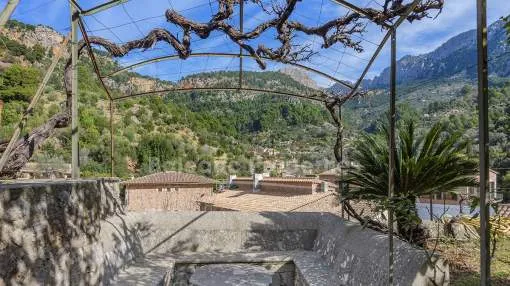 Außergewöhnlich großes Dorfhaus kaufen in Fornalutx, Mallorca