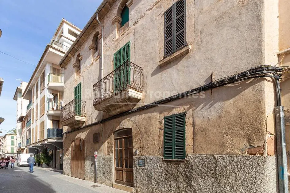 Eck-Dorfhaus in der Nähe vom Hauptplatz kaufen in Sa Pobla, Mallorca