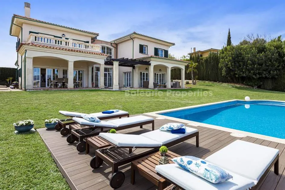Hervorragend Villa mit großem Garten und Meerblick in Cala Vinyes, Mallorca