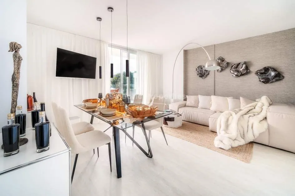 Modernes Penthouse mit Teilmeerblick kaufen in Palmanova, Mallorca